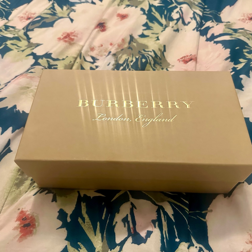Barely worn authentic Burberry espadrilles women’s size 10